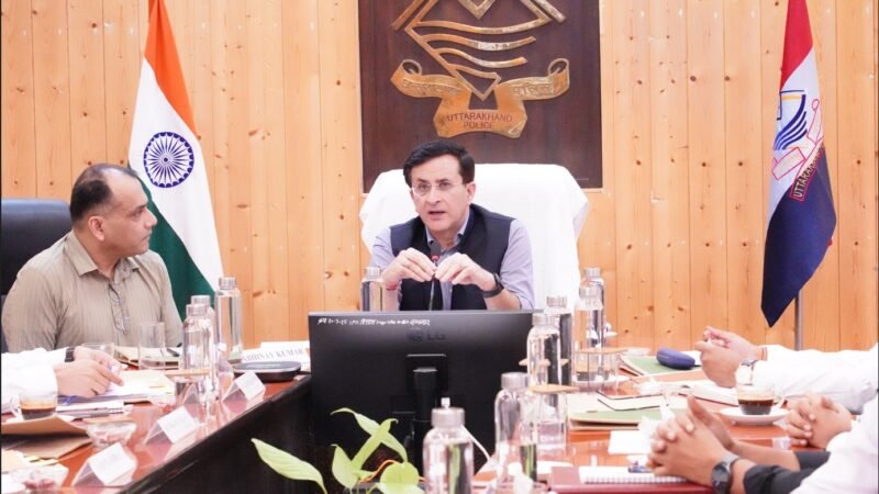पुलिस महानिदेशक दीपम सेठ ने अभिसूचना एवं सुरक्षा विभाग के कार्यों की समीक्षा की