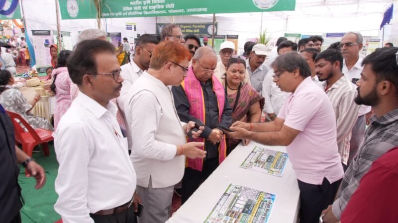 किसान मेले में बंशीधर भगत ने देखी कृषि तकनीकों एवं मूल्यवर्धित उत्पादों की प्रदर्शनी